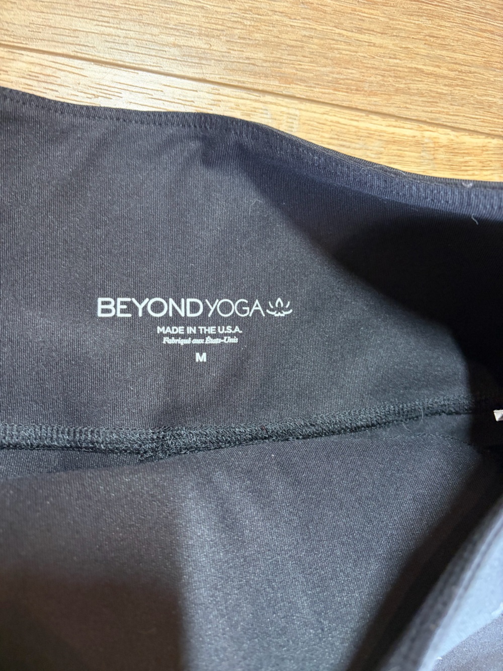 Beyond Yoga Tossed Star High-Waisted Midi Leggings - Picture 6 of 8